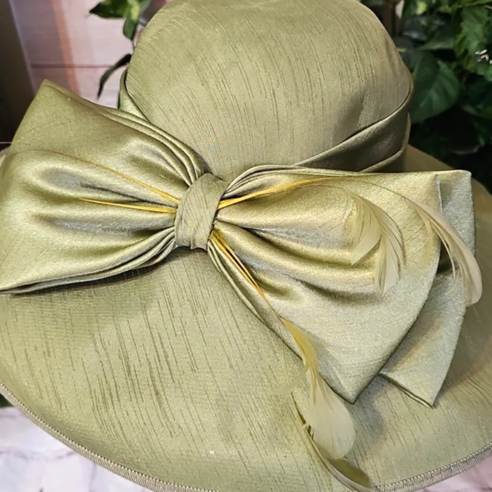 Giovannio Elegant Green Women's Hat with Bow/Feathers - Picture 2 of 9